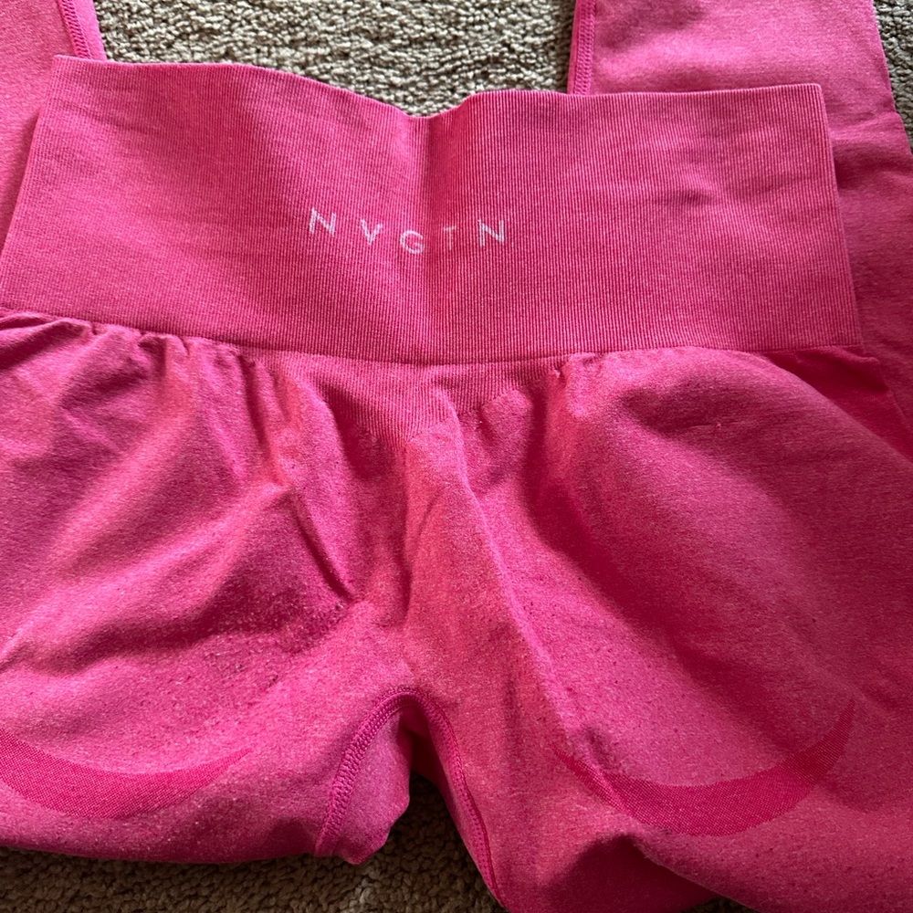 NVGTN Vibrant Pink Leggings